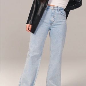 Abercrombie the 90’s relaxed jean high rise. Curve love. 27. Light wash